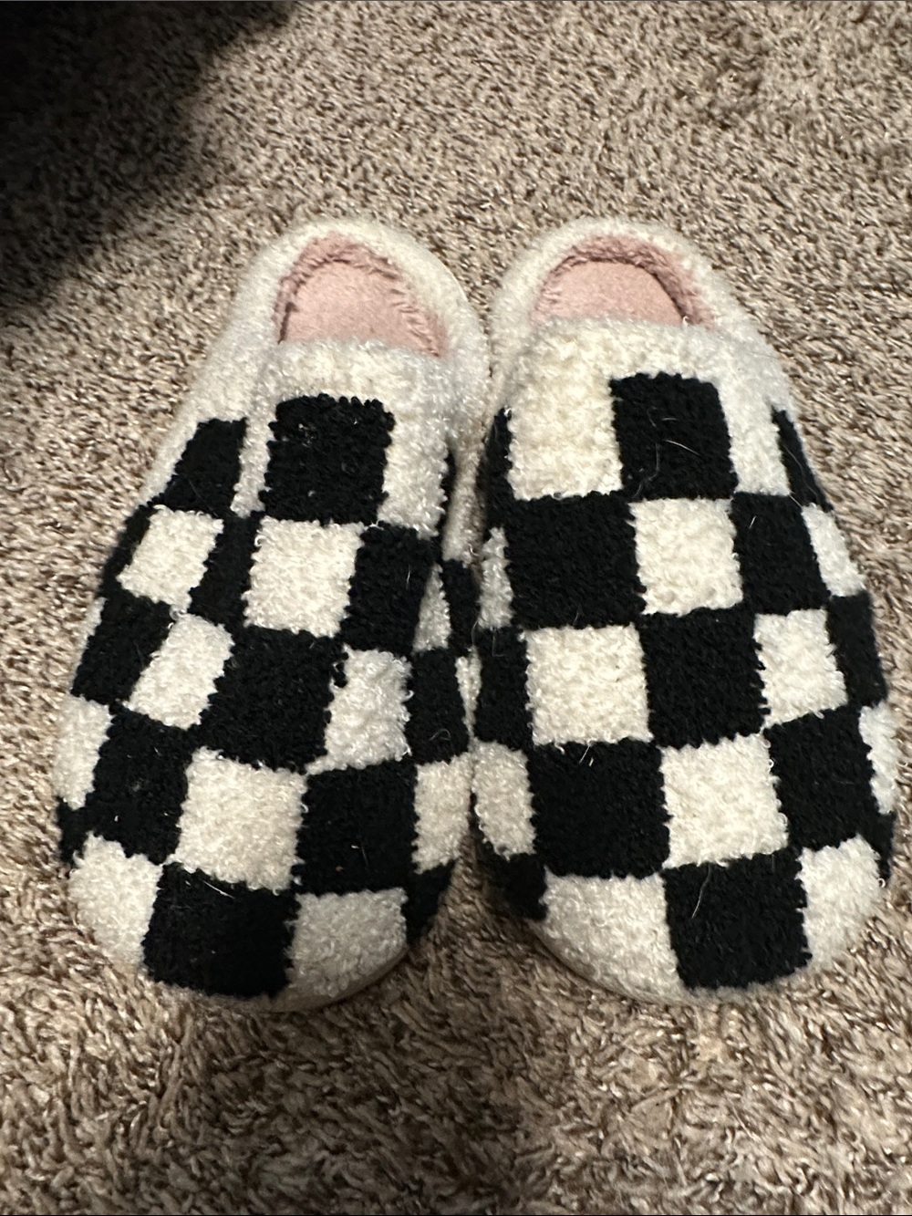 Women’s Black & White Checkered Cozy Slip-On Slippers